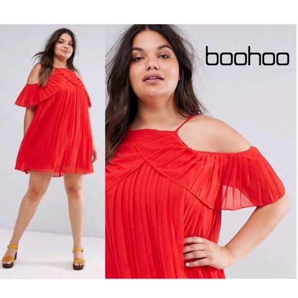 Boohoo Plus Dresses & Skirts - Boohoo Plus Cold Shoulder Chiffon Pleated Dress